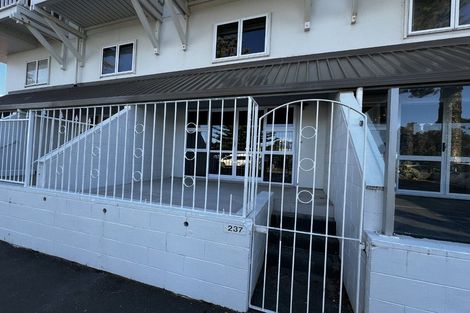 Photo of property in 237 Marine Parade, Napier South, Napier, 4110