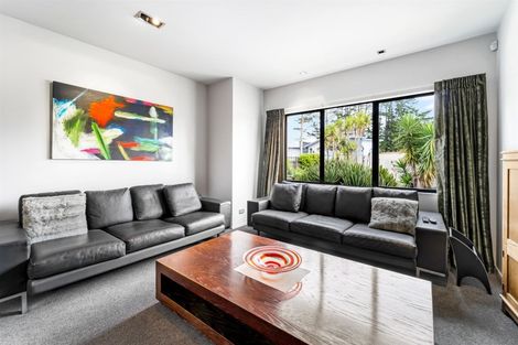 Photo of property in 32 English Oak Drive, Schnapper Rock, Auckland, 0632