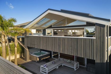 Photo of property in 112 Karewa Parade, Papamoa Beach, Papamoa, 3118