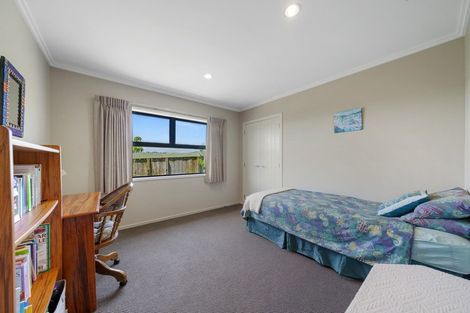 Photo of property in 15 Kahurangi Heights, Aotea, Porirua, 5024