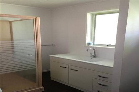 Photo of property in 51 Normanton Street, Glenfield, Auckland, 0629