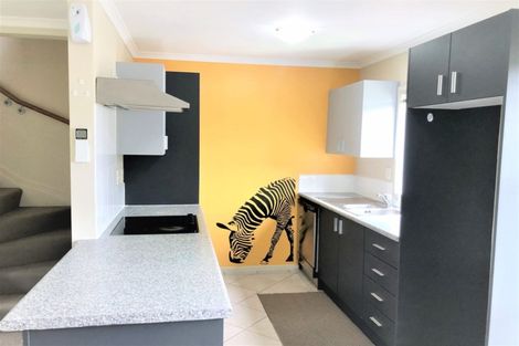 Photo of property in 36 Verdale Circle, Glen Eden, Auckland, 0602