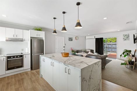 Photo of property in 5 Neta Grove, Henderson, Auckland, 0612