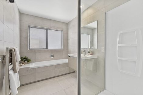 Photo of property in 28 Pepene Avenue, Takanini, 2112