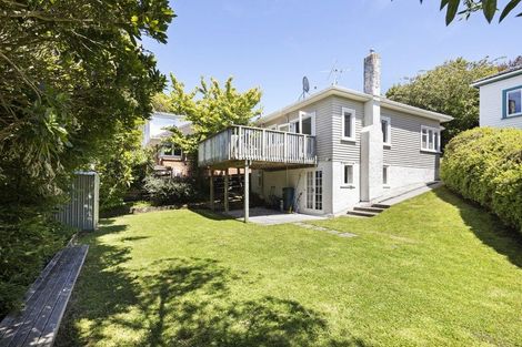 Photo of property in 22 Ranui Crescent, Khandallah, Wellington, 6035