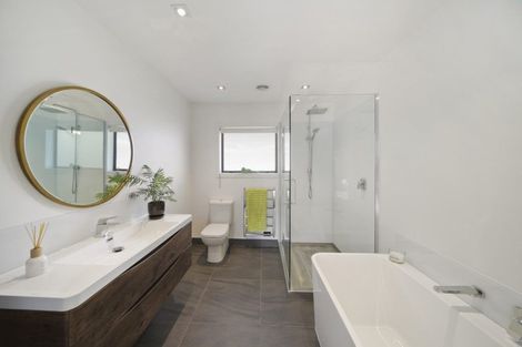 Photo of property in 18b Devon Road, Bucklands Beach, Auckland, 2012