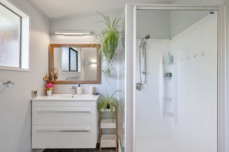 Photo of property in 34 Avro Road, Blue Mountains, Upper Hutt, 5371