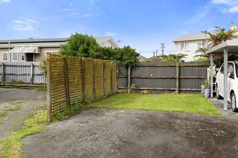 Photo of property in 1a Saulbrey Grove, Woburn, Lower Hutt, 5010