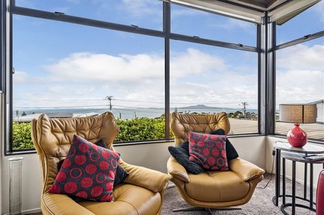 Photo of property in 2/72 Gulf View Road, Murrays Bay, Auckland, 0630