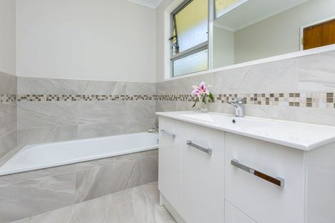 Photo of property in 72 Blue Mountains Road, Pinehaven, Upper Hutt, 5019