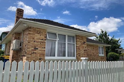 Photo of property in 53 Strid Road, Te Atatu South, Auckland, 0610