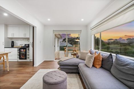 Photo of property in 70 Harmel Road, Glendene, Auckland, 0602