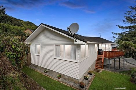 Photo of property in 11 Middlesex Place, Northland, Wellington, 6012