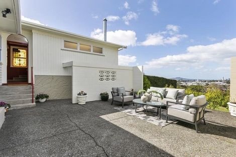 Photo of property in 12 Ross Avenue, Glenfield, Auckland, 0629
