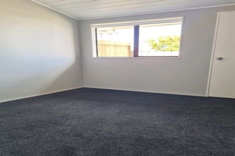 Photo of property in 4186a Great North Road, Glendene, Auckland, 0602