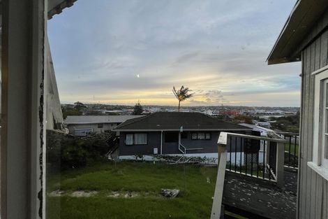 Photo of property in 2/32 Forrest Hill Road, Forrest Hill, Auckland, 0620