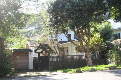 Photo of property in 5 Rona Street, Eastbourne, Lower Hutt, 5013