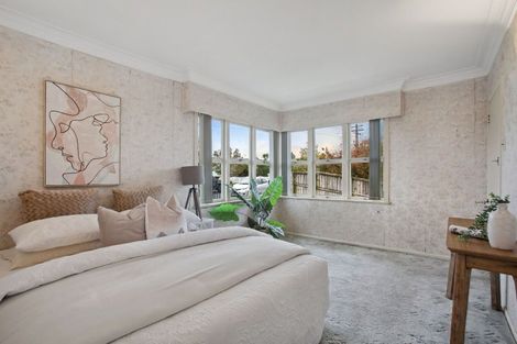 Photo of property in 16 Sylvan Crescent, Te Atatu South, Auckland, 0610