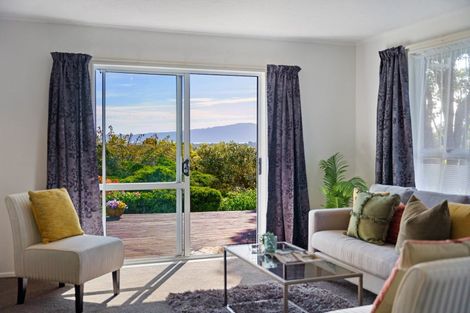 Photo of property in 61 Kakariki Grove, Waikanae, 5036
