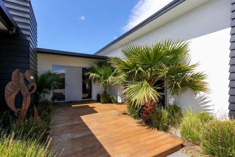 Photo of property in 18 Wentworth Lane, Waiwhakaiho, New Plymouth, 4312