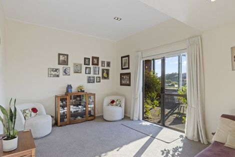 Photo of property in 62e Poplar Grove, Whalers Gate, New Plymouth, 4310