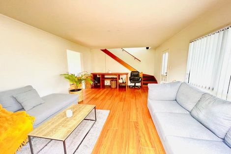 Photo of property in 2/86 Aviemore Drive, Highland Park, Auckland, 2010