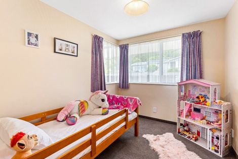 Photo of property in 17 Zeala Grove, Stokes Valley, Lower Hutt, 5019