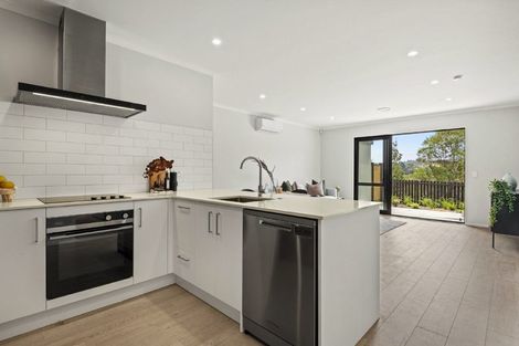 Photo of property in 2/1 Parapara Place, Albany, 0632