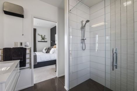 Photo of property in 2/5 Beach Street, Fitzroy, New Plymouth, 4312