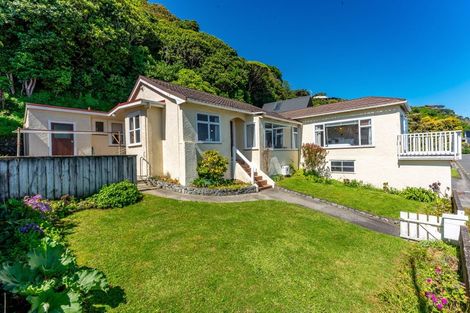 Photo of property in 17 Moana Road, Plimmerton, Porirua, 5026