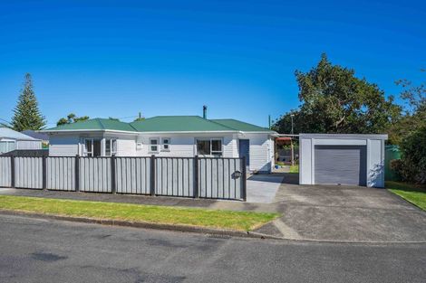 Photo of property in 6 Anzac Road, Otaki, 5512