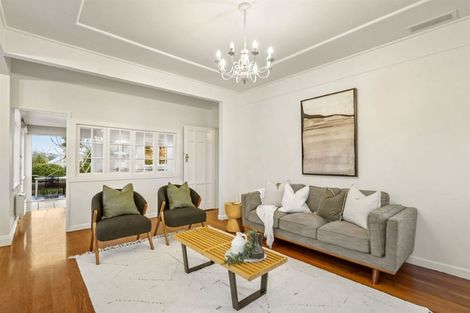 Photo of property in 10 Faulkner Road, Northcote Point, Auckland, 0627