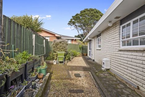 Photo of property in 2/230 Huatoki Street, Upper Vogeltown, New Plymouth, 4310