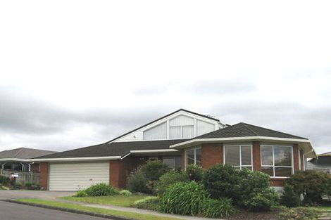 Photo of property in 18 Bernleigh Terrace, West Harbour, Auckland, 0618