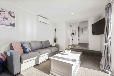 Photo of property in 2 Old Farm Road, Hamilton East, Hamilton, 3216