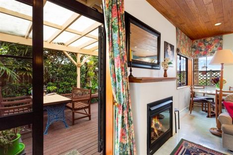 Photo of property in 15b Harrybrook Road, Green Bay, Auckland, 0604