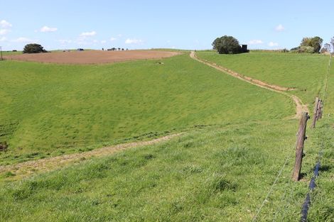 Photo of property in 888a Otaraoa Road, Tikorangi, Waitara, 4383