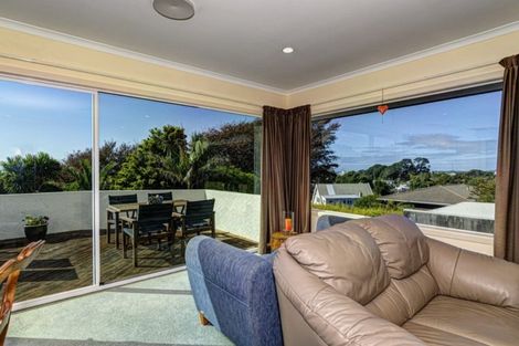 Photo of property in 8 Barrett Street, Westown, New Plymouth, 4310