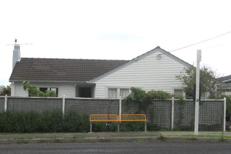 Photo of property in 84 Ocean View Road, Northcote, Auckland, 0627