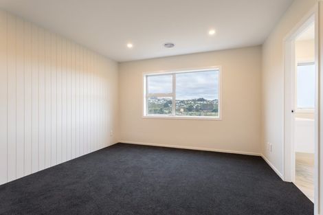 Photo of property in 70 Farnworth Terrace, Glenside, Wellington, 6037