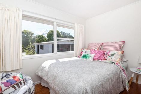 Photo of property in 6 Gill Avenue, Te Atatu Peninsula, Auckland, 0610