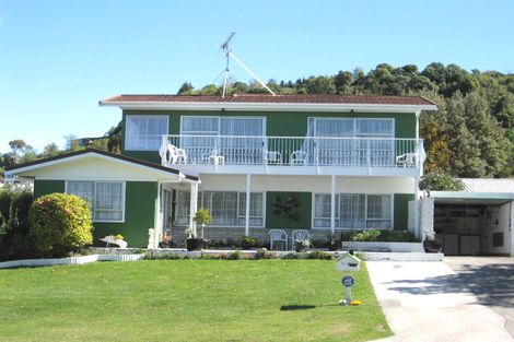 Photo of property in 7 Reeves Road, Acacia Bay, Taupo, 3330