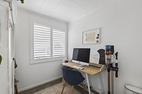 Photo of property in 25 Nevada Drive, Merrilands, New Plymouth, 4312