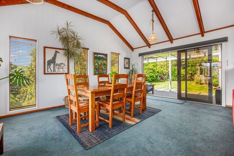 Photo of property in 104 Airlie Road, Plimmerton, Porirua, 5026