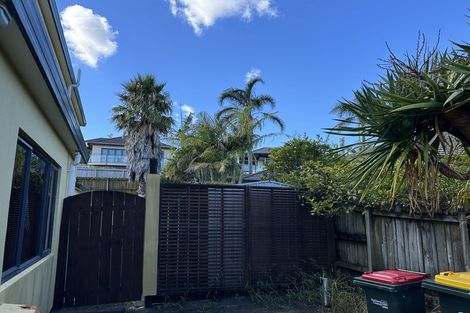 Photo of property in 8 Canonbie Place, East Tamaki Heights, Auckland, 2016