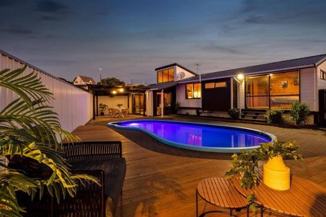 Photo of property in 8 Marchant Place, Westown, New Plymouth, 4310