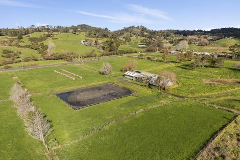 Photo of property in 320 Pine Valley Road, Dairy Flat, 0992