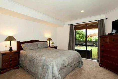 Photo of property in 19 Crimson Park, Oteha, Auckland, 0632