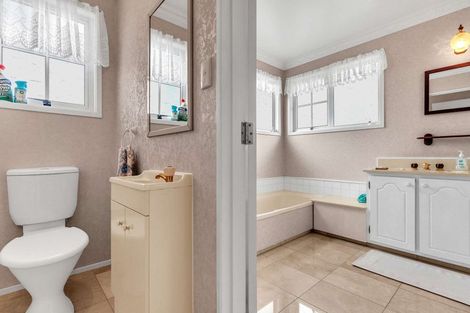 Photo of property in 9 Golders Place, Richmond Heights, Taupo, 3330