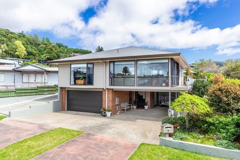 Photo of property in 4 Shera Street, Acacia Bay, Taupo, 3330
